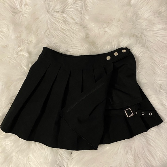 SMALL Black Half-Skirt - Picture 2 of 3